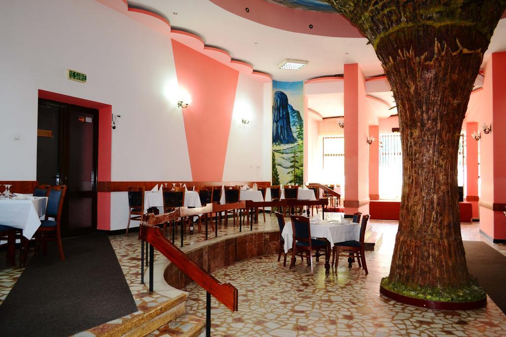 Hotel Bradul Durau Buitenkant foto